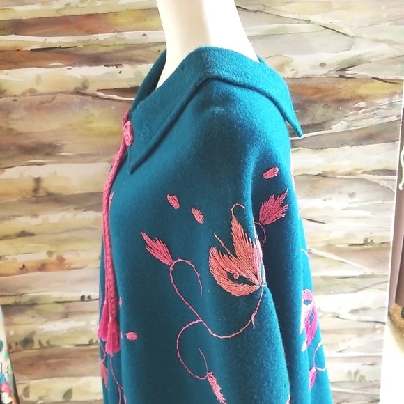 60's Hippie Fringe Teal Wool Pink Hand Embroidery Cape Shawl Poncho GUVC OSFA - Picture 12 of 12